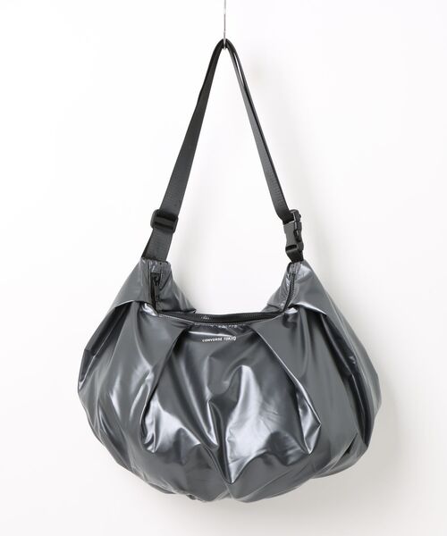 CONVERSE TOKYO(コンバーストウキョウ)の「GATHERED SHOULDER BAG(ショルダーバッグ・レディース・チャコールグレー/ブラック/ブラウン・FREE)」の3枚目の写真