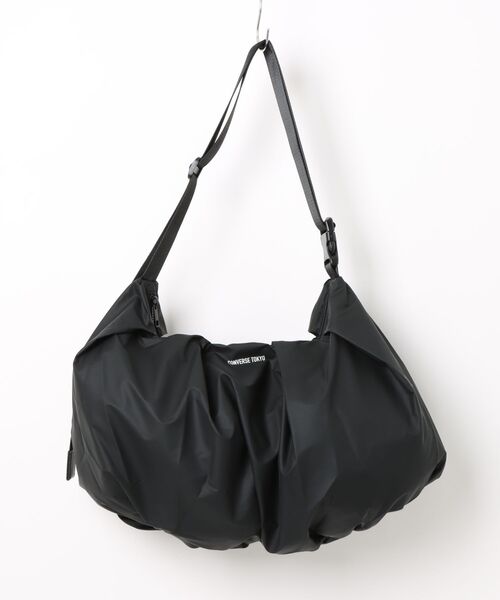 CONVERSE TOKYO(コンバーストウキョウ)の「GATHERED SHOULDER BAG(ショルダーバッグ・レディース・チャコールグレー/ブラック/ブラウン・FREE)」の2枚目の写真