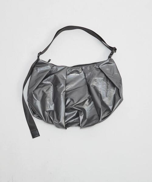 CONVERSE TOKYO(コンバーストウキョウ)の「GATHERED SHOULDER BAG(ショルダーバッグ・レディース・チャコールグレー/ブラック/ブラウン・FREE)」の8枚目の写真