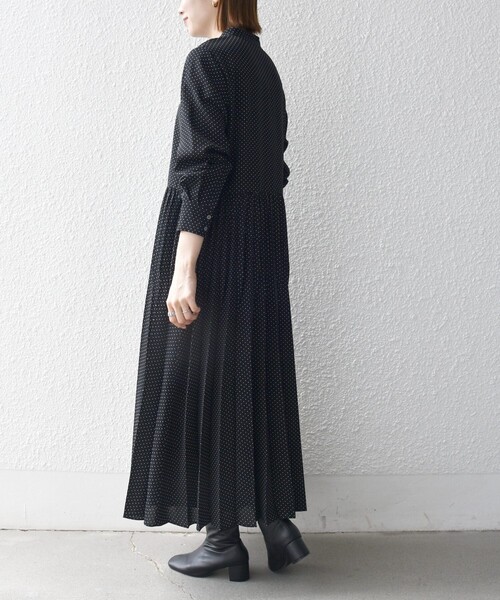 SHIPS any（シップス エニィ）の「SHIPS any:〈手洗い可能〉ドット バンドカラー プリーツ ロング ワンピース（ワンピース・レディース・ブラック/ネイビー・ONE SIZE）」の22枚目の写真