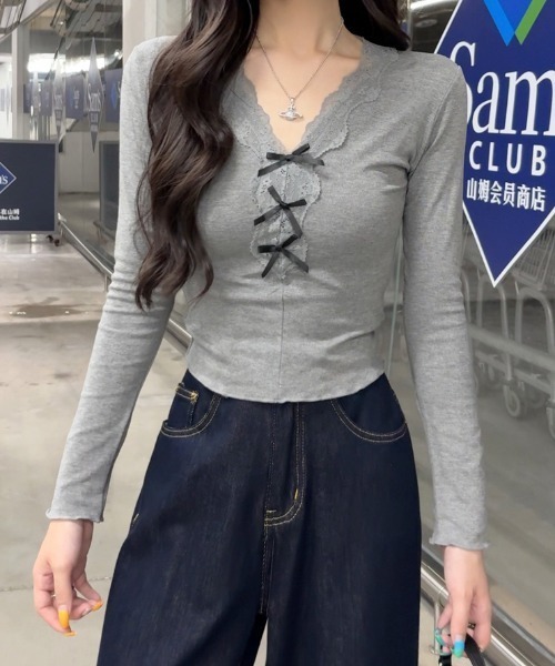 AMAJI(アマジ)の「Vネック レース切替 リボン付き タイト長袖Tシャツ(Tシャツ/カットソー・レディース・グレー・FREE)」の3枚目の写真