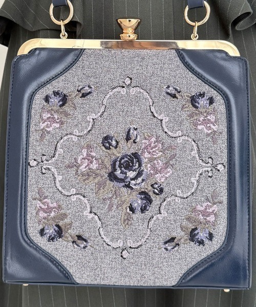 an another angelus(アンアナザーアンジェラス)の「ダイヤレリーフ刺繍がま口バッグ/fint フィント(ハンドバッグ・レディース・ボルドー/ネイビー・FREE)」の19枚目の写真