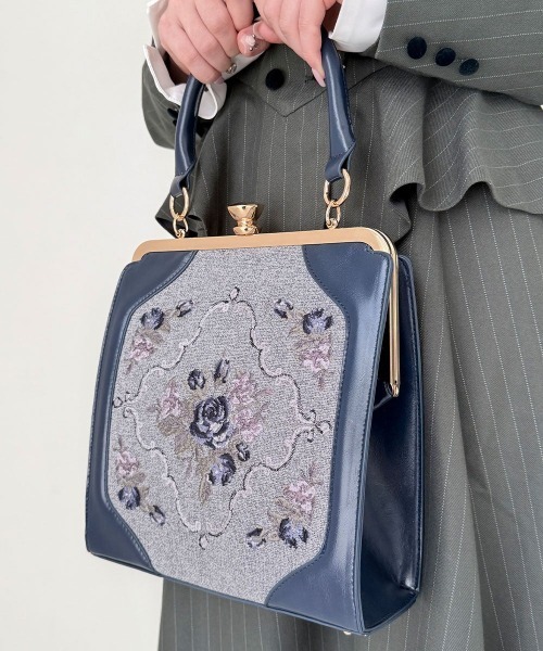 an another angelus(アンアナザーアンジェラス)の「ダイヤレリーフ刺繍がま口バッグ/fint フィント(ハンドバッグ・レディース・ボルドー/ネイビー・FREE)」の20枚目の写真