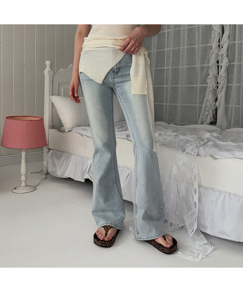 TWEE(トゥウィー)の「ニシャヴィンテージウォッシングブーツカットデニムパンツ(デニムパンツ・レディース・ブラック/スカイブルー/ライトブルー/ダークブラック/ダークブルー/ダークインディゴブルー・LARGE/MEDIUM/SMALL)」の4枚目の写真