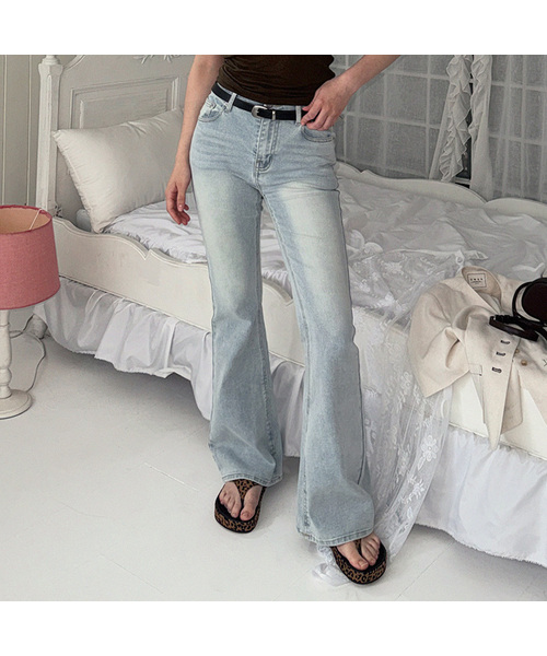 TWEE(トゥウィー)の「ニシャヴィンテージウォッシングブーツカットデニムパンツ(デニムパンツ・レディース・ブラック/スカイブルー/ライトブルー/ダークブラック/ダークブルー/ダークインディゴブルー・LARGE/MEDIUM/SMALL)」の5枚目の写真