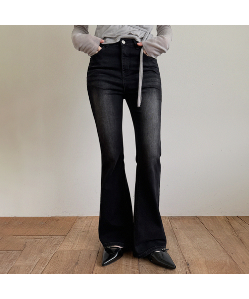 TWEE(トゥウィー)の「ニシャヴィンテージウォッシングブーツカットデニムパンツ(デニムパンツ・レディース・ブラック/スカイブルー/ライトブルー/ダークブラック/ダークブルー/ダークインディゴブルー・LARGE/MEDIUM/SMALL)」の2枚目の写真