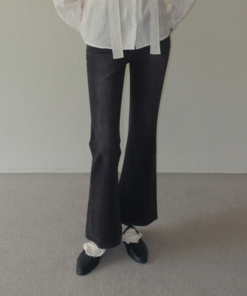 TWEE(トゥウィー)の「ニシャヴィンテージウォッシングブーツカットデニムパンツ(デニムパンツ・レディース・ブラック/スカイブルー/ライトブルー/ダークブラック/ダークブルー/ダークインディゴブルー・LARGE/MEDIUM/SMALL)」の7枚目の写真