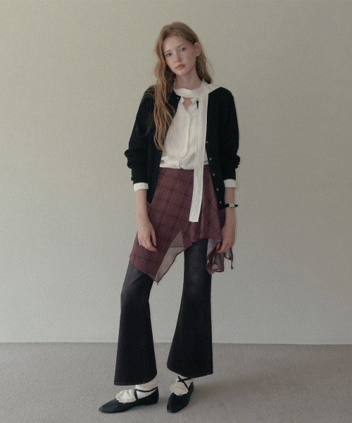 TWEE(トゥウィー)の「ニシャヴィンテージウォッシングブーツカットデニムパンツ(デニムパンツ・レディース・ブラック/スカイブルー/ライトブルー/ダークブラック/ダークブルー/ダークインディゴブルー・LARGE/MEDIUM/SMALL)」の8枚目の写真
