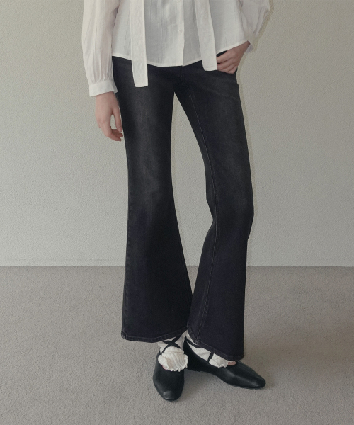 TWEE(トゥウィー)の「ニシャヴィンテージウォッシングブーツカットデニムパンツ(デニムパンツ・レディース・ブラック/スカイブルー/ライトブルー/ダークブラック/ダークブルー/ダークインディゴブルー・LARGE/MEDIUM/SMALL)」の11枚目の写真