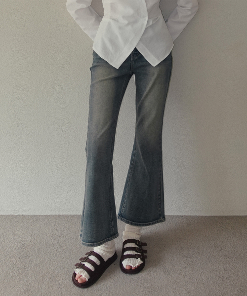 TWEE(トゥウィー)の「ニシャヴィンテージウォッシングブーツカットデニムパンツ(デニムパンツ・レディース・ブラック/スカイブルー/ライトブルー/ダークブラック/ダークブルー/ダークインディゴブルー・LARGE/MEDIUM/SMALL)」の13枚目の写真