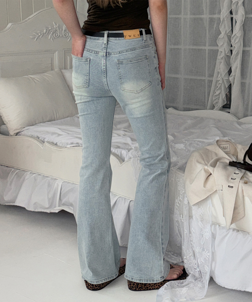 TWEE(トゥウィー)の「ニシャヴィンテージウォッシングブーツカットデニムパンツ(デニムパンツ・レディース・ブラック/スカイブルー/ライトブルー/ダークブラック/ダークブルー/ダークインディゴブルー・LARGE/MEDIUM/SMALL)」の21枚目の写真
