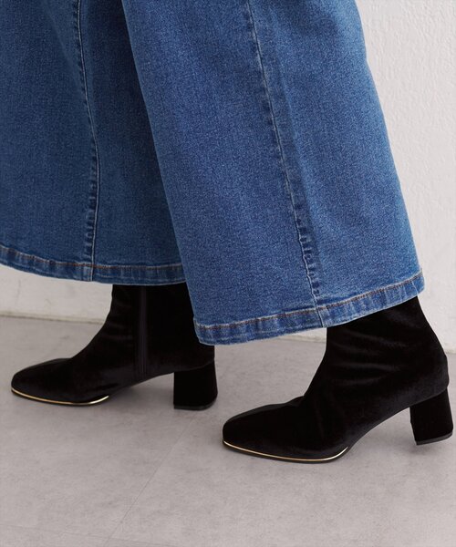 natural couture(ナチュラルクチュール)の「ベロアショートブーツ(ブーツ・レディース・モカ/ブラウン/ブラック・LARGE/MEDIUM)」の4枚目の写真