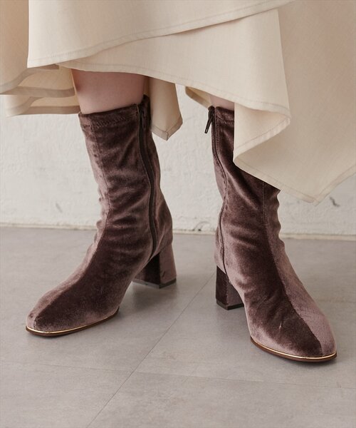 natural couture(ナチュラルクチュール)の「ベロアショートブーツ(ブーツ・レディース・モカ/ブラウン/ブラック・LARGE/MEDIUM)」の12枚目の写真