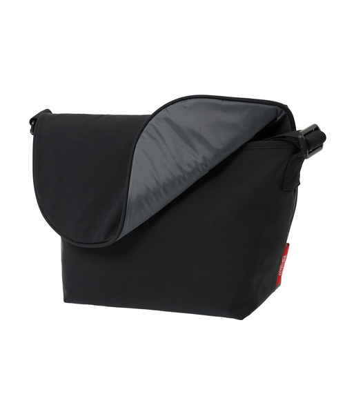 Manhattan Portage(マンハッタンポーテージ)の「NYLON MESSENGER BAG JR (SM) BP W/DIV MGNT TUSSAH PVC NEUES(メッセンジャーバッグ・メンズ・ブラック・SMALL)」の7枚目の写真