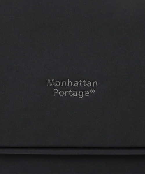 Manhattan Portage(マンハッタンポーテージ)の「NYLON MESSENGER BAG JR (SM) BP W/DIV MGNT TUSSAH PVC NEUES(メッセンジャーバッグ・メンズ・ブラック・SMALL)」の8枚目の写真