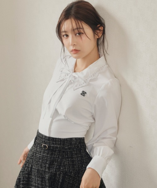 JILL by JILL STUART(ジルバイジルスチュアート)の「スカラップ襟ブラウス(シャツ/ブラウス・レディース・ベージュ系その他/ホワイト・FREE)」の1枚目の写真