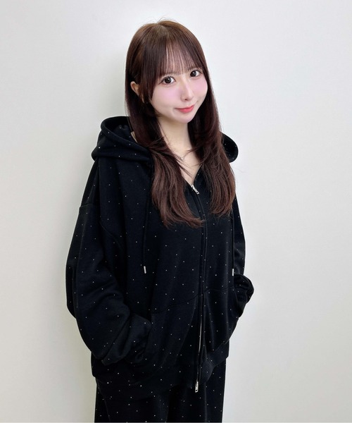 INGNI(イング)の「メタル飛ばしスウェットパーカー(パーカー・レディース・ブラック/ライトピンク/グレー・M)」の2枚目の写真