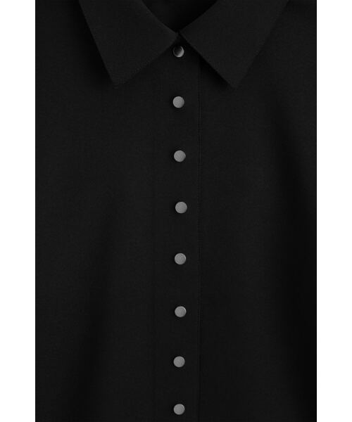 COS(コス)の「ウエスト付きクレープジャージーシャツ(シャツ/ブラウス・レディース・ブラック・M/L/XL/XS/S)」の5枚目の写真