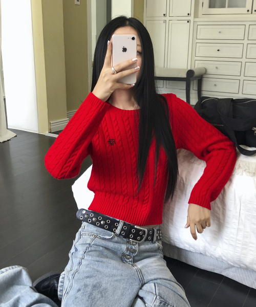 muahmuah（ムーアムーア）の「刺繍ケーブル編み クルーネックニット [レッド]（ニット/セーター・レディース・その他・FREE）」の2枚目の写真