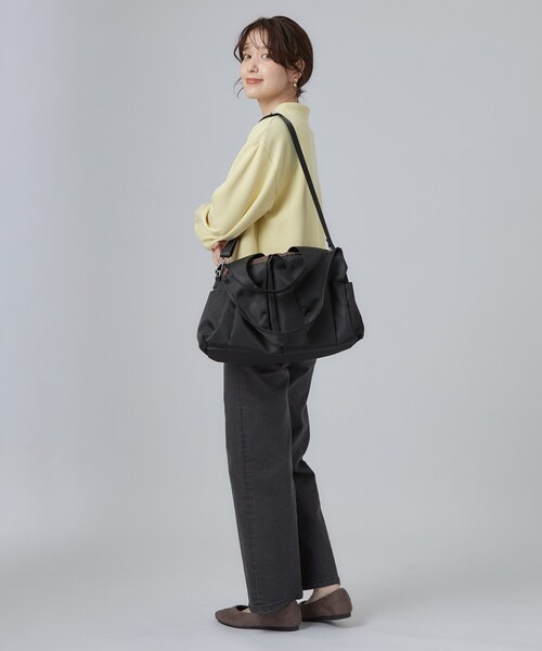 SHOO・LA・RUE(シューラルー)の「【撥水/2WAY】フロント2ポケットビッグトートバッグ(トートバッグ・レディース・ブラック/ダークブラウン・00)」の4枚目の写真