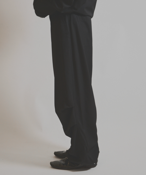 WISM（ウィズム）の「WISM ORIGINAL PRODUCT GABARDINE TUCK MIL PANT（その他パンツ・メンズ・ブラック・MEDIUM/LARGE）」の3枚目の写真