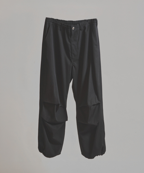 WISM（ウィズム）の「WISM ORIGINAL PRODUCT GABARDINE TUCK MIL PANT（その他パンツ・メンズ・ブラック・MEDIUM/LARGE）」の5枚目の写真