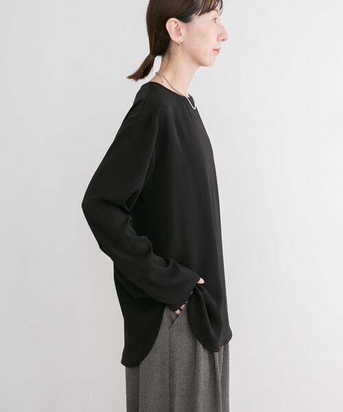 ITEMS URBANRESEARCH(アイテムズ アーバンリサーチ)の「ノーカラーブラウス(シャツ/ブラウス・レディース・ブラック/ホワイト系その他・FREE)」の2枚目の写真