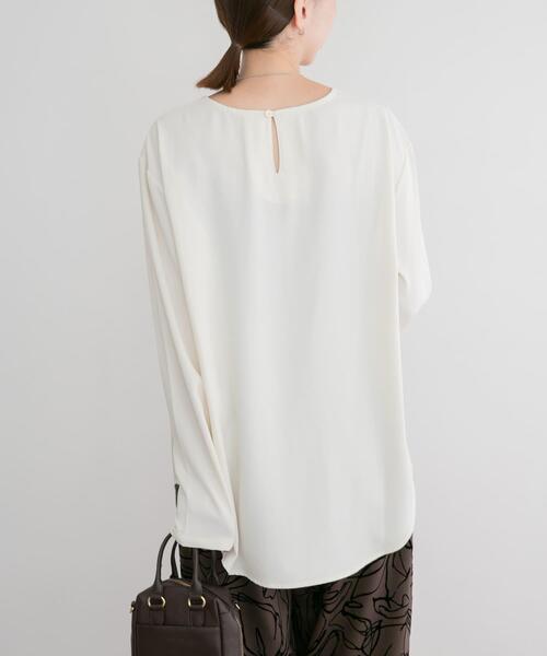 ITEMS URBANRESEARCH(アイテムズ アーバンリサーチ)の「ノーカラーブラウス(シャツ/ブラウス・レディース・ブラック/ホワイト系その他・FREE)」の4枚目の写真