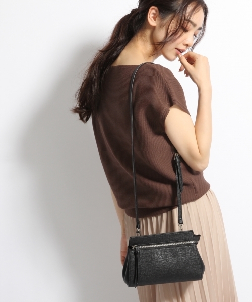 A part by（アパートバイ）の「フロントZIPマイクロミニバッグ 731590 （ショルダーバッグ・レディース・レッド/ブラック/ベージュ・FREE）」の2枚目の写真