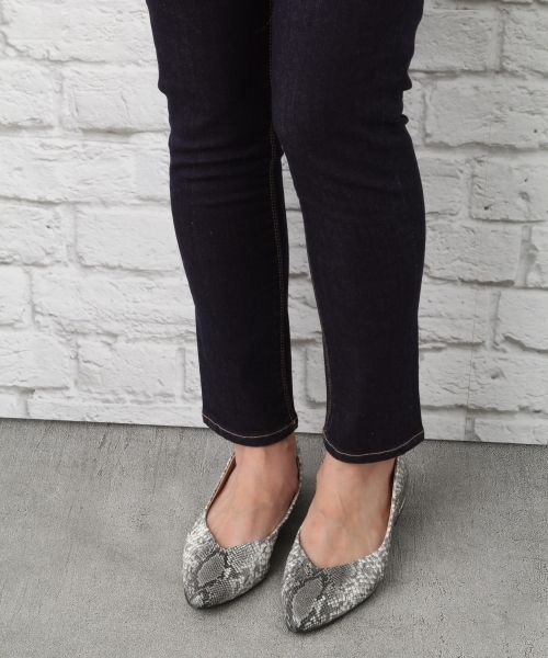 LEPSIM（レプシィム）の「ストレッチデニムスリムパンツ　737619（デニムパンツ・レディース・オフホワイト/ブルー/ワンウォッシュ/ブルー系その他・MEDIUM/LARGE/SMALL）」の9枚目の写真