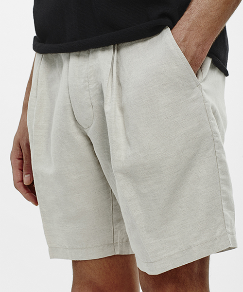 Saturdays NYC（サタデーズ ニューヨークシティ ）の「Gurkha Pleated Shorts（その他パンツ・メンズ・オフホワイト/オリーブ/ブラック・30/32/34/28/31/29）」の6枚目の写真