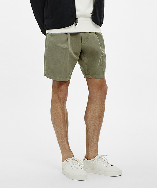 Saturdays NYC（サタデーズ ニューヨークシティ ）の「Gurkha Pleated Shorts（その他パンツ・メンズ・オフホワイト/オリーブ/ブラック・30/32/34/28/31/29）」の11枚目の写真