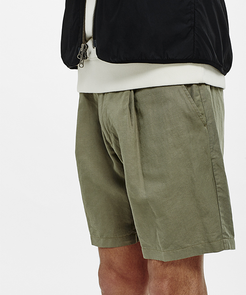 Saturdays NYC（サタデーズ ニューヨークシティ ）の「Gurkha Pleated Shorts（その他パンツ・メンズ・オフホワイト/オリーブ/ブラック・30/32/34/28/31/29）」の12枚目の写真