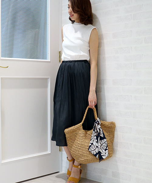 N.（N. Natural Beauty Basic）（エヌエヌナチュラルビューティーベーシック）の「【一部追加生産】◆消しプリーツフレアミモレスカート（スカート・レディース・イエロー/ホワイト/ホワイト系その他/テラコッタ/ネイビー・MEDIUM）」の6枚目の写真