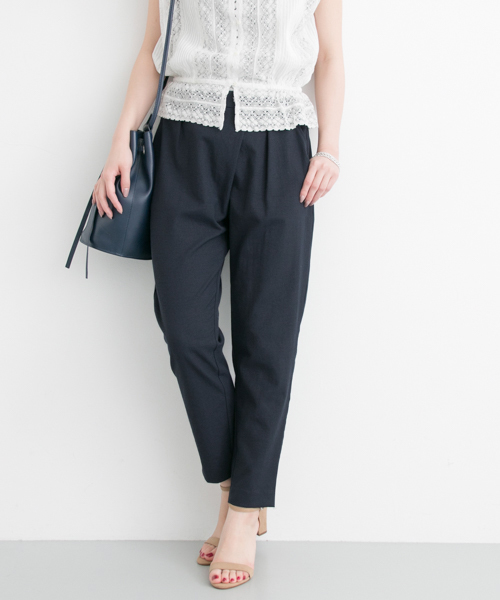 URBAN RESEARCH（アーバンリサーチ）の「UR ドレープタックパンツ （その他パンツ・レディース・ネイビー/ホワイト・36/38）」の2枚目の写真