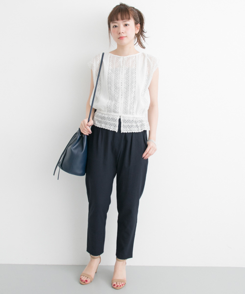 URBAN RESEARCH（アーバンリサーチ）の「UR ドレープタックパンツ （その他パンツ・レディース・ネイビー/ホワイト・36/38）」の4枚目の写真