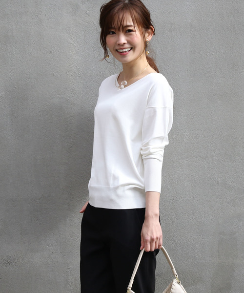 un dix cors（アンディコール）の「レーヨンVネックニット（ニット/セーター・レディース・ホワイト/ラベンダー/イエロー/ネイビー・ﾌﾘ-）」の7枚目の写真