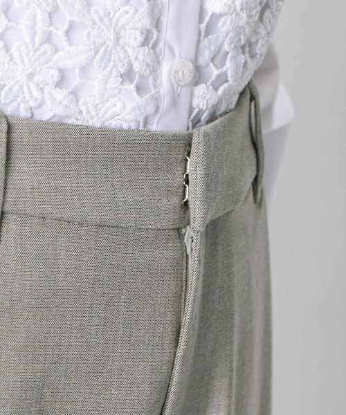 NARACAMICIE(ナラカミーチェ)の「シャークスキンタックテーパードパンツ(その他パンツ・レディース・ライトグレー/グレー・MEDIUM/LARGE/SMALL)」の7枚目の写真