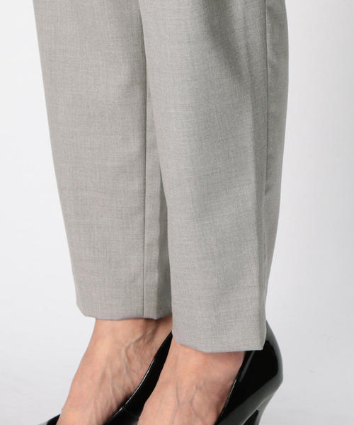 NARACAMICIE(ナラカミーチェ)の「シャークスキンタックテーパードパンツ(その他パンツ・レディース・ライトグレー/グレー・MEDIUM/LARGE/SMALL)」の9枚目の写真