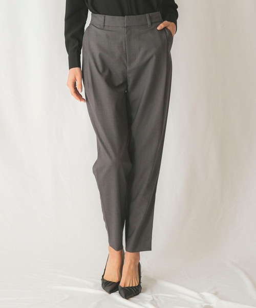 NARACAMICIE(ナラカミーチェ)の「シャークスキンタックテーパードパンツ(その他パンツ・レディース・ライトグレー/グレー・MEDIUM/LARGE/SMALL)」の1枚目の写真