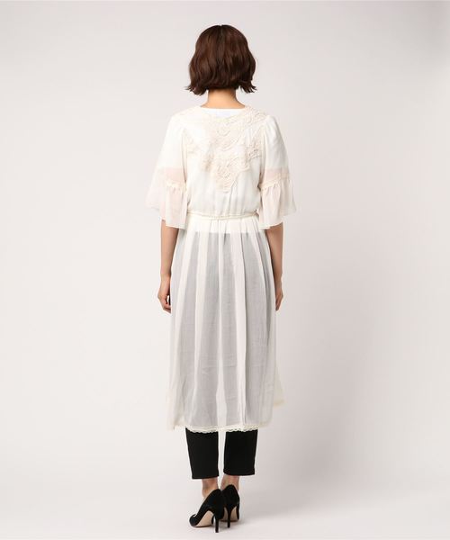 axes femme(アクシーズファム)の「バックレースデザインガウン(カーディガン/ボレロ・レディース・ブラック/カーキ/キナリ・MEDIUM)」の6枚目の写真