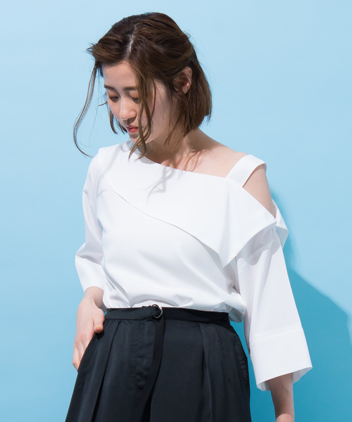 Aunt Marie's（アントマリーズ）の「AUNT MARIE'S ワンショルダーブラウス（シャツ/ブラウス・レディース・ブラック/ネイビー/アイボリー/グレー/ピンク/ナチュラル・FREE）」の2枚目の写真