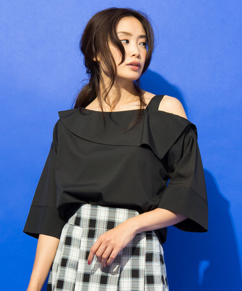 Aunt Marie's（アントマリーズ）の「AUNT MARIE'S ワンショルダーブラウス（シャツ/ブラウス・レディース・ブラック/ネイビー/アイボリー/グレー/ピンク/ナチュラル・FREE）」の9枚目の写真