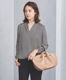 UNITED ARROWS - 【美品】ユナイテッドアローズ ジオメトリック　Vネックブラウス　ピンク UNITED ARROWS - 【美品】ユナイテッドアローズ ジオメトリック