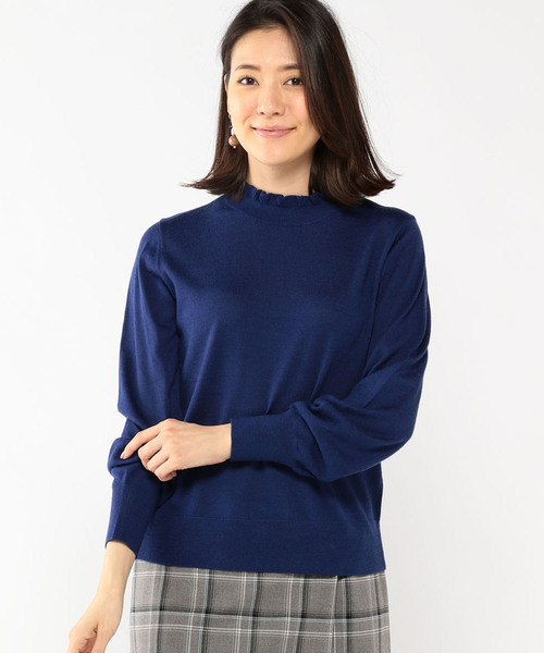 Petit Honfleur（プチオンフルール）の「衿先フリルハイネックニットプルオーバー（ニット/セーター・レディース・グレー/レッド/ブルー・M size/L size）」の2枚目の写真