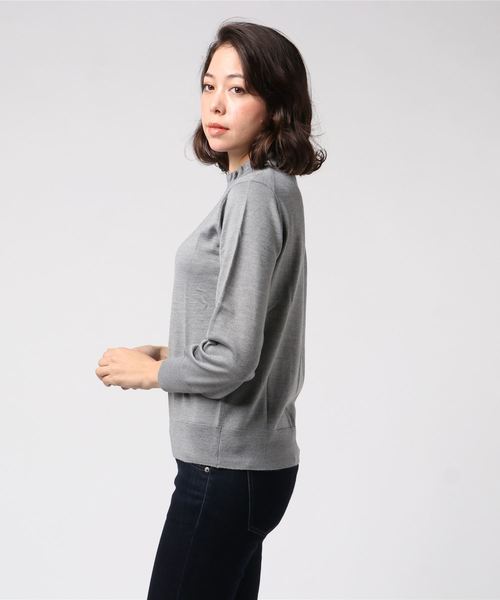 Petit Honfleur（プチオンフルール）の「衿先フリルハイネックニットプルオーバー（ニット/セーター・レディース・グレー/レッド/ブルー・M size/L size）」の5枚目の写真