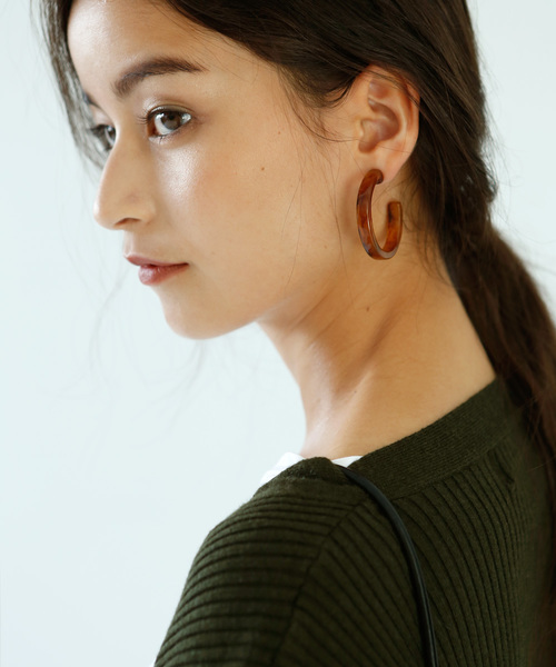 marjour（マージュール）の「MARBLE HOOP PIERCE（ピアス（両耳用）・レディース・ベージュ/ブラウン/グレイッシュベージュ・ﾌﾘ-）」の5枚目の写真