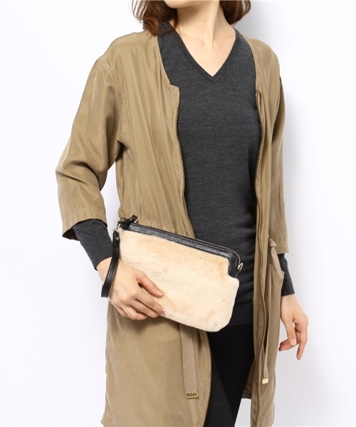 ROSE BUD(ローズバッド)の「MO2645 FUR/COMB CLUTCH BAG(クラッチバッグ・レディース・ブラック/グリーン・ONE SIZE)」の3枚目の写真