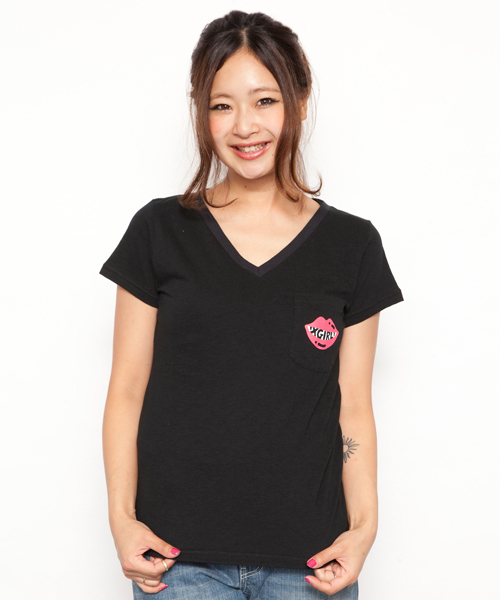 X-girl（エックスガール）の「HAND PAINTED S/S V-NECK TEE（Tシャツ/カットソー・レディース・ホワイト/ブラック/レッド/ネイビー・1/2）」の8枚目の写真