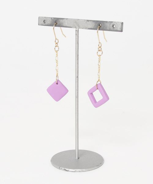 tone(トーン)の「【atelier*mio】スクエア pierce(ピアス(両耳用)・レディース・ブラック/グリーン/ブルー/パープル/イエロー/レッド・FREE)」の4枚目の写真